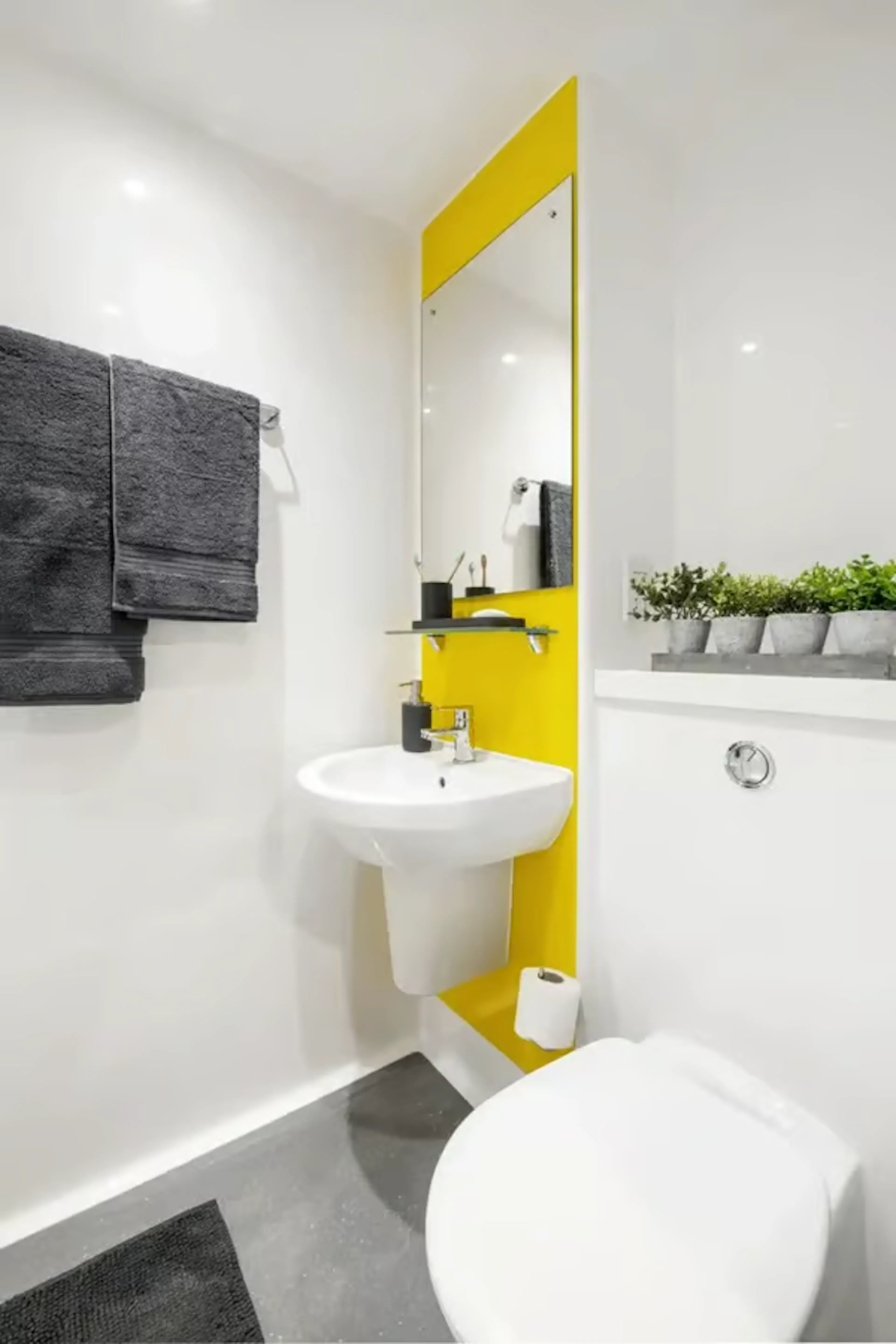 Ground Floor Bronze Studio BATHROOM 3