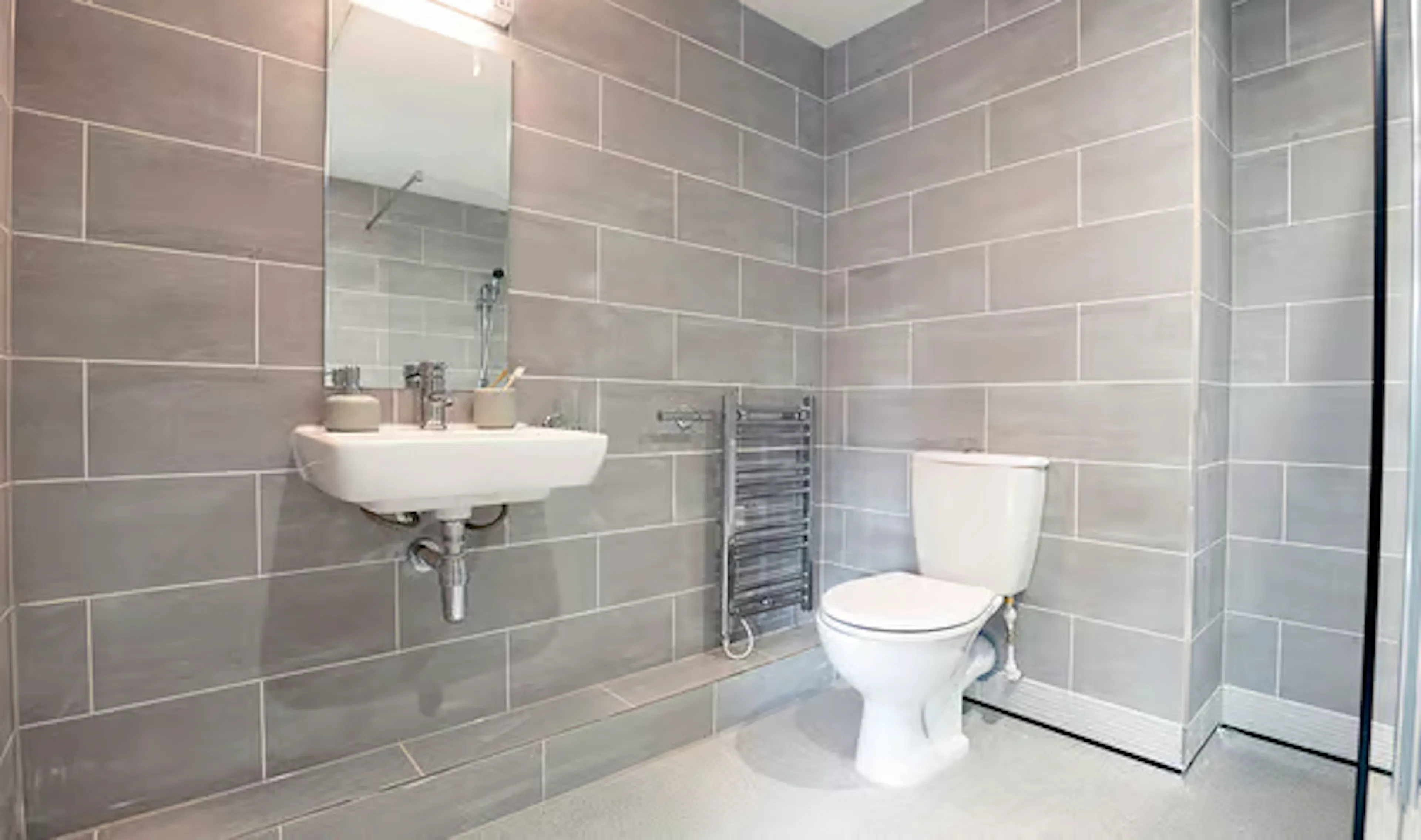 Superior Studio with Wet Room BATHROOM 3