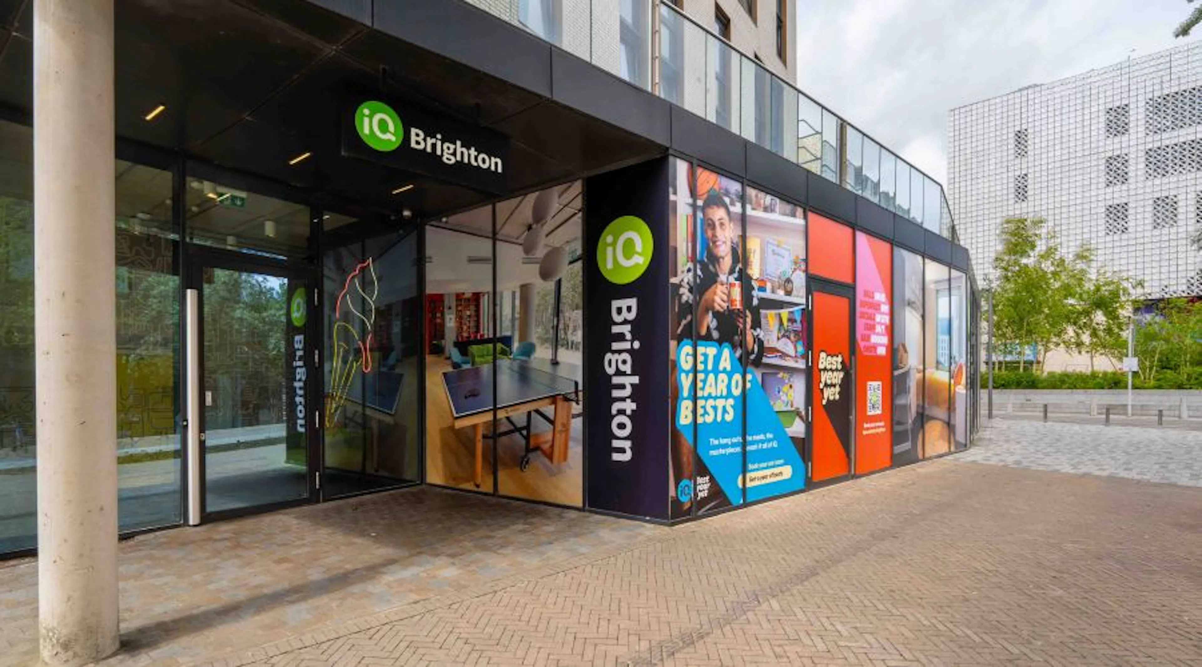 iQ, Brighton