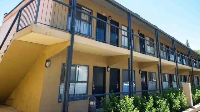 1 Bedroom in 2 Bedroom Apartment room image 1