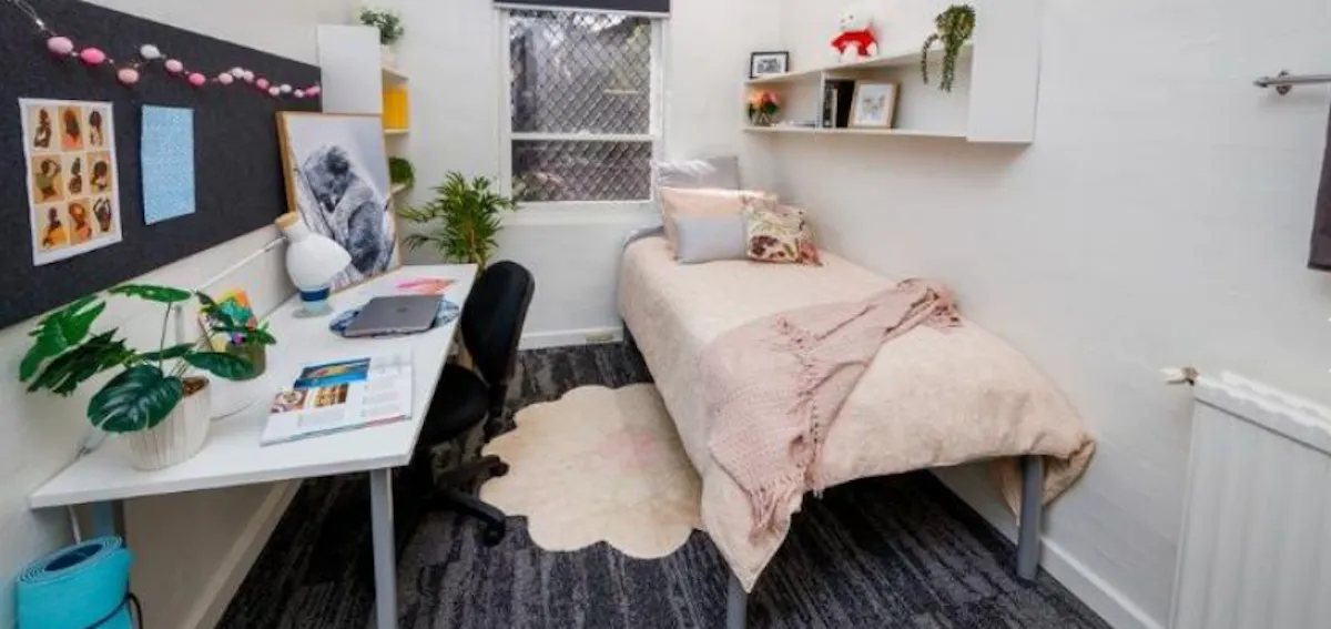 Buru - 12 Bedroom Apartment ROOM
