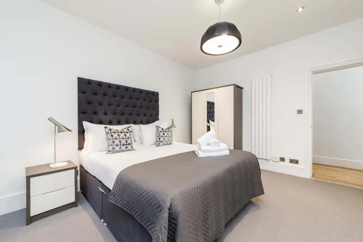 ROOM ROOM