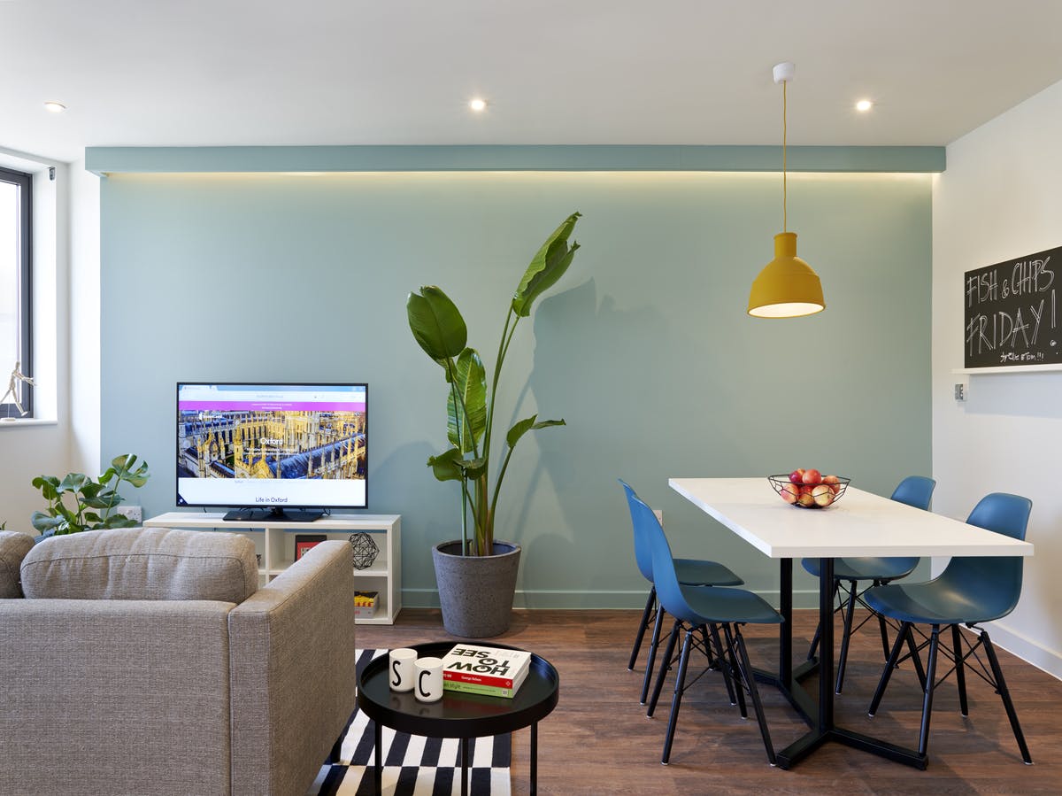Lewis Lux Flat