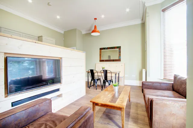 Flat 2, 7 Bedroom Apartment room image 1