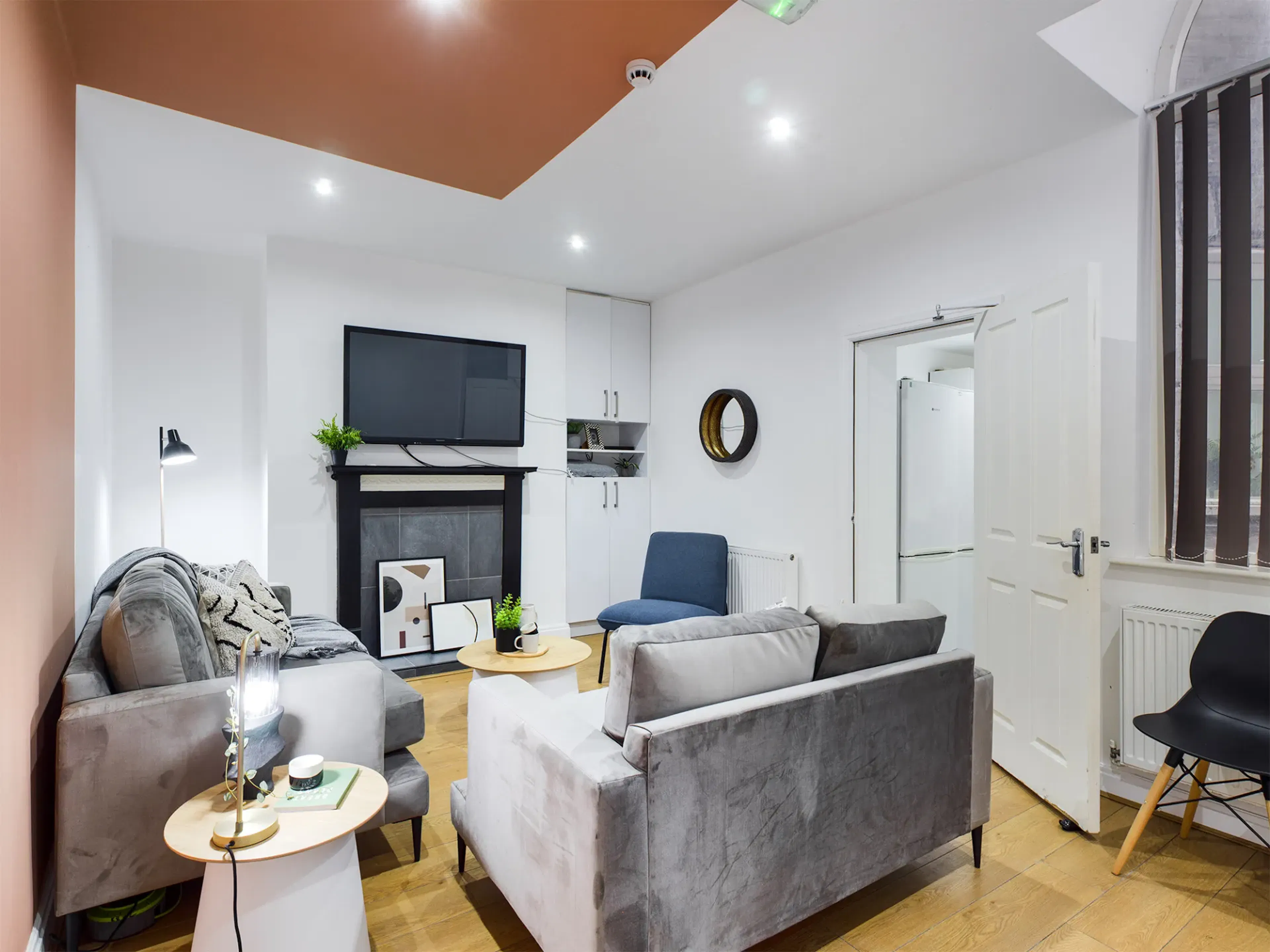 6 Bed Apartment COMMON_AREA 2