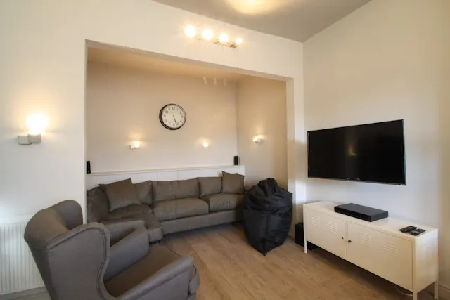 7 Bedroom apartment , Flat 2 room image 1