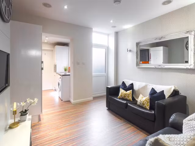 93-thornton-road-stoke-on-trent-4 Bed Apartment-1