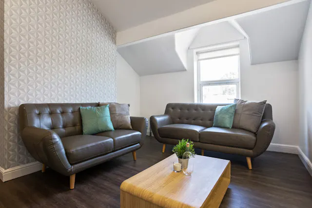 Five Bed Apartment room image 1
