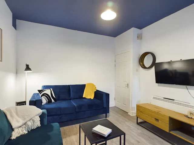 7 Bed Apartment room image 7