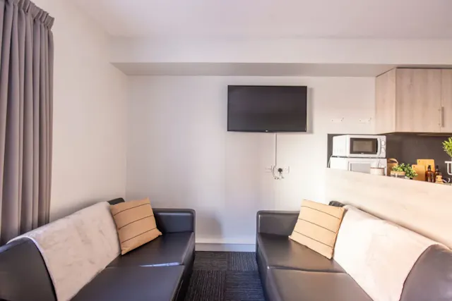 6 Bed Classic En-Suite room image 1