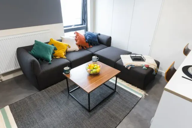 8 Bed Classic En-suite room image 1