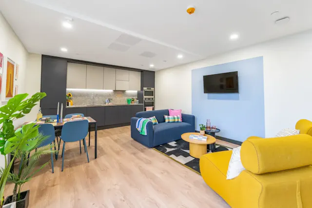 Standard Plus - 7 Bedroom Apartment room image 1