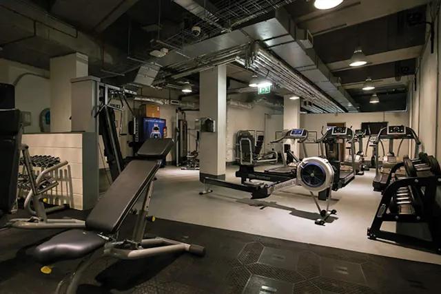 Bronze studio room image 1