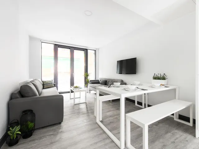 Premium En-suite room image 1