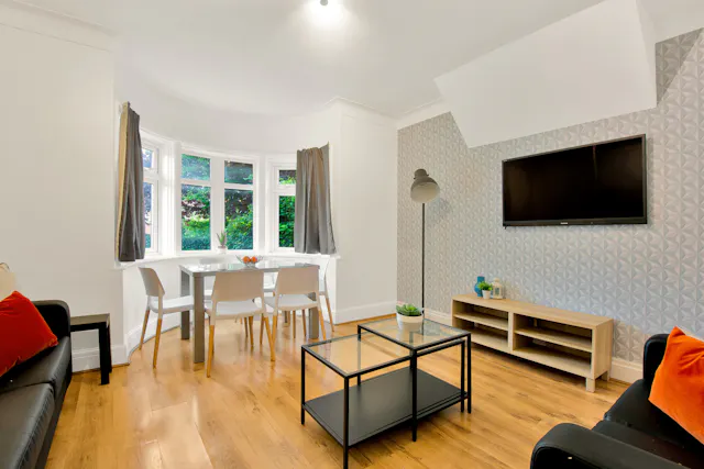 7 Bedroom Apartment room image 1