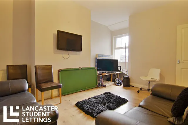 4 Bedroom Apartment room image 1