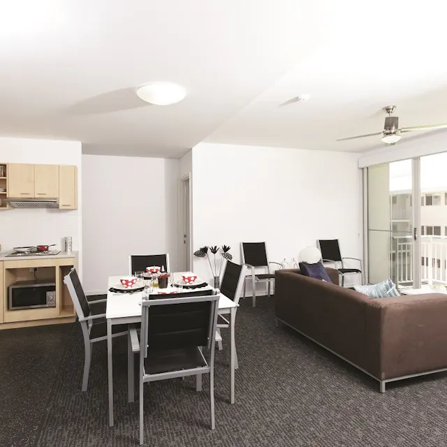 5 Bedroom Apartment North Double Bed room image 1