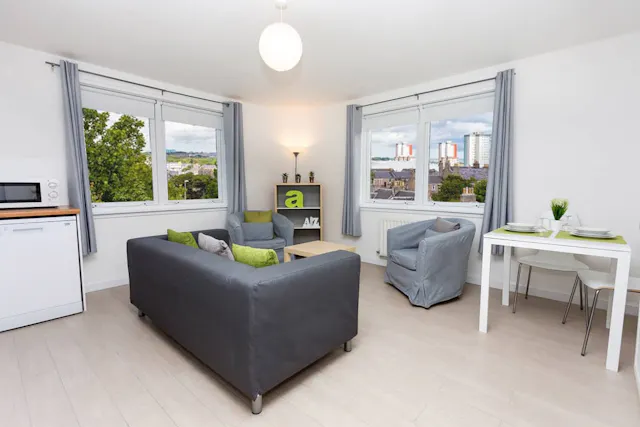 Standard - 3 Bed Flat room image 1