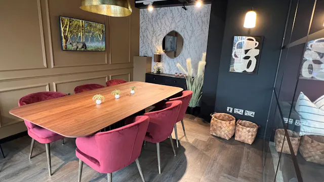 Studio-Bronze room image 1