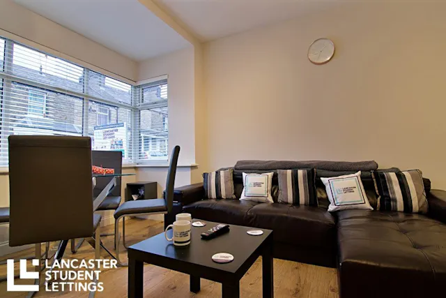 6 Bedroom Apartment room image 1