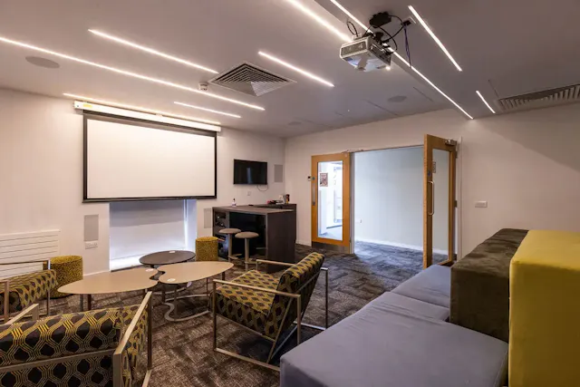 7 Bed Cluster room image 1