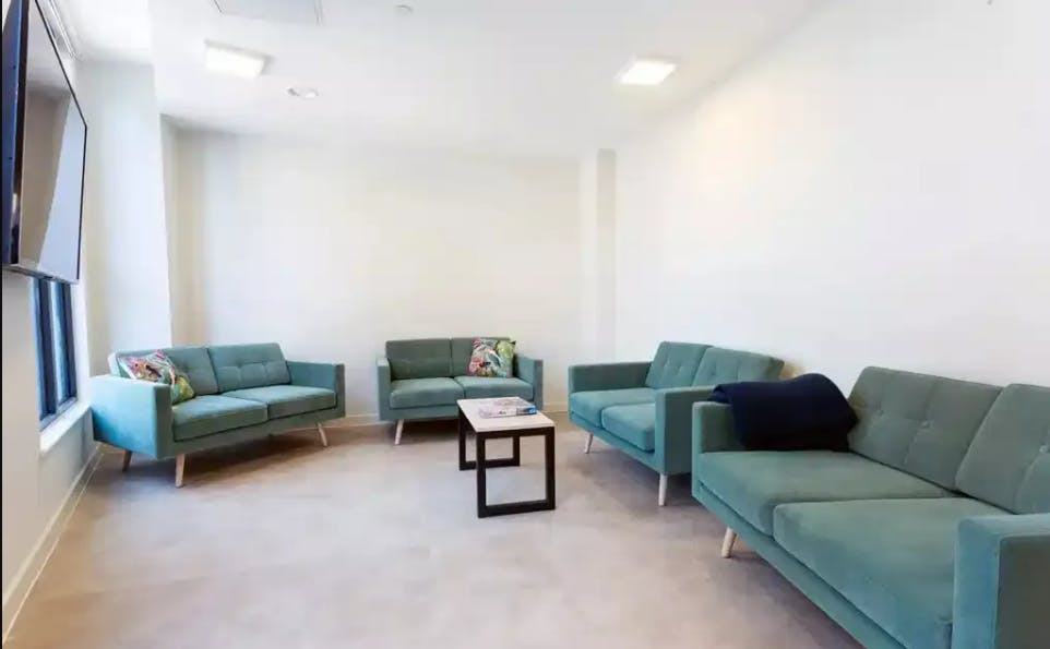 8 Bed Studio
