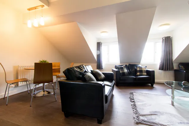 Five Bed Apartment room image 1