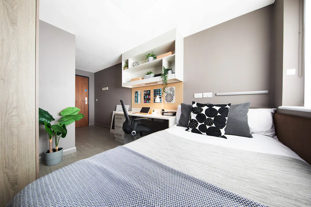 6 Bed Ensuite ROOM
