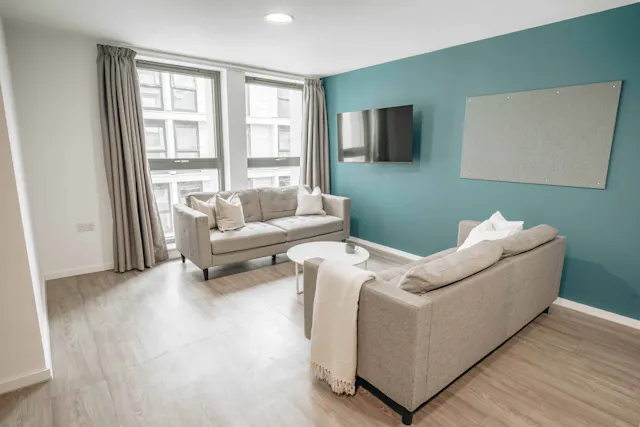 Silver Ensuite (Courtyard View) room image 1