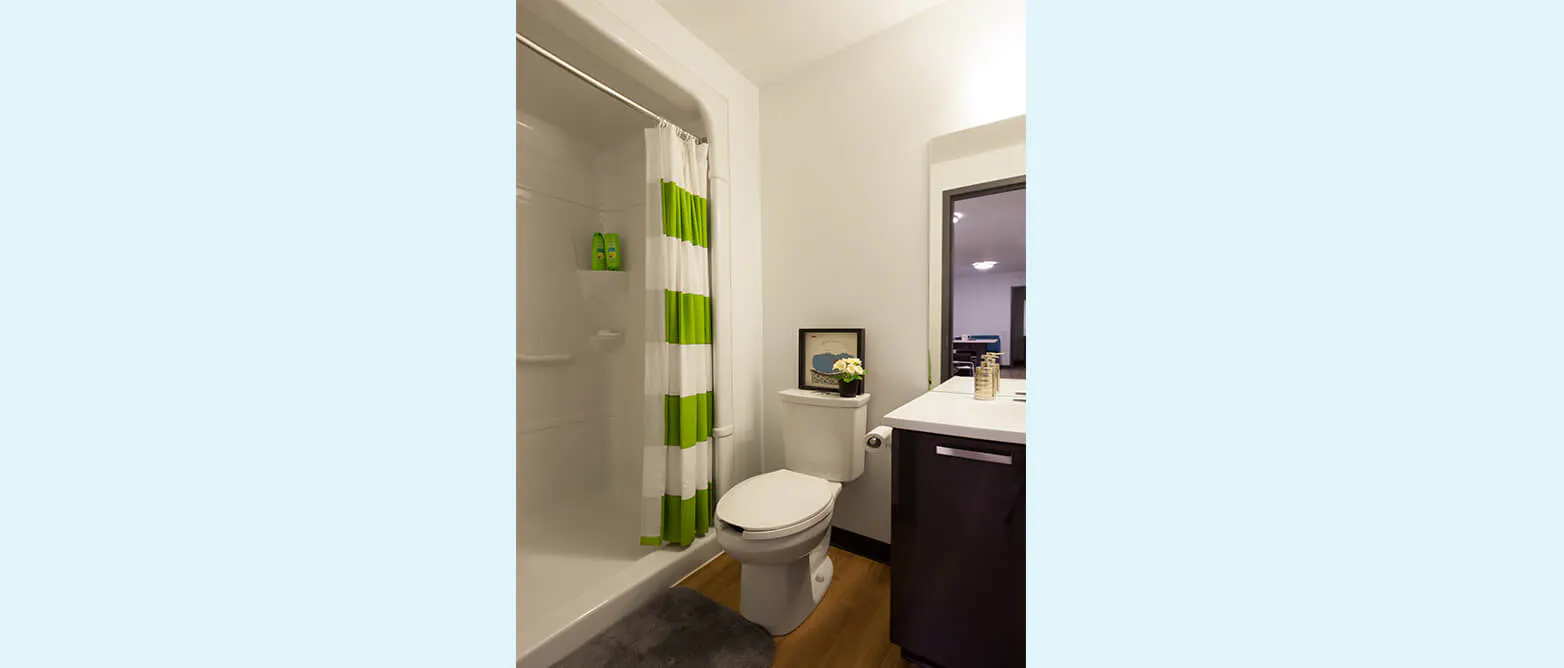 4 Bed, 2 Bath BATHROOM 3
