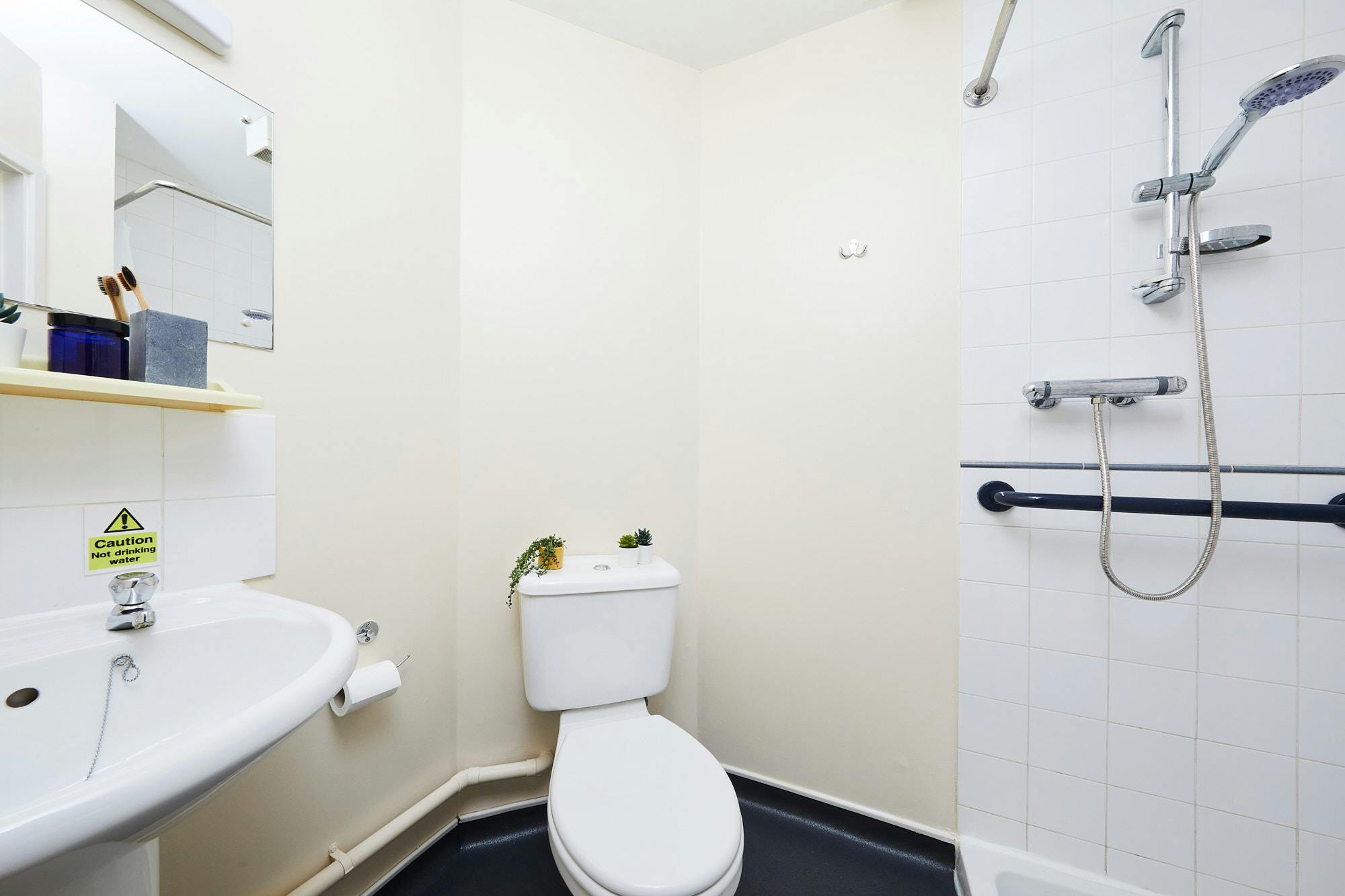 Single Ensuite Room