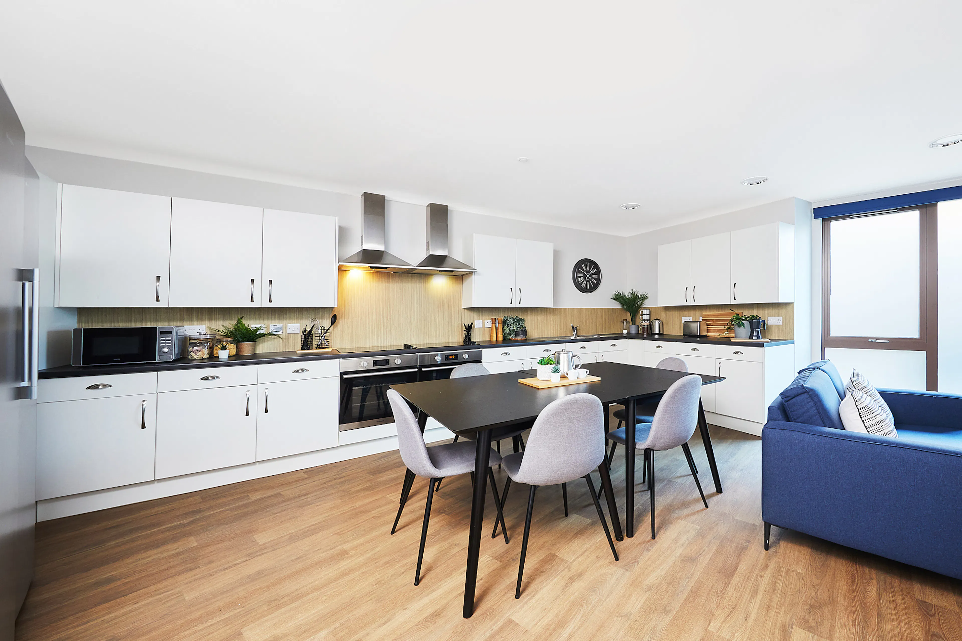 Bronze En-Suite KITCHEN 4