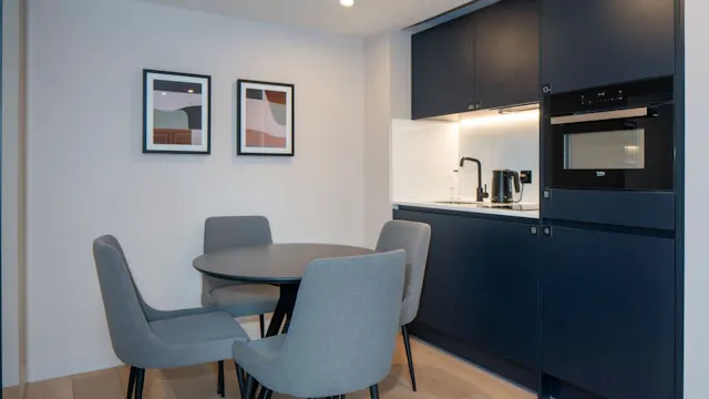 Platinum Studio room image 2