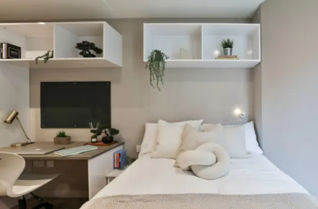 Classic 3-4 Bed Apartment room image 1