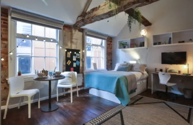Classic 3 Bed Apartment room image 1