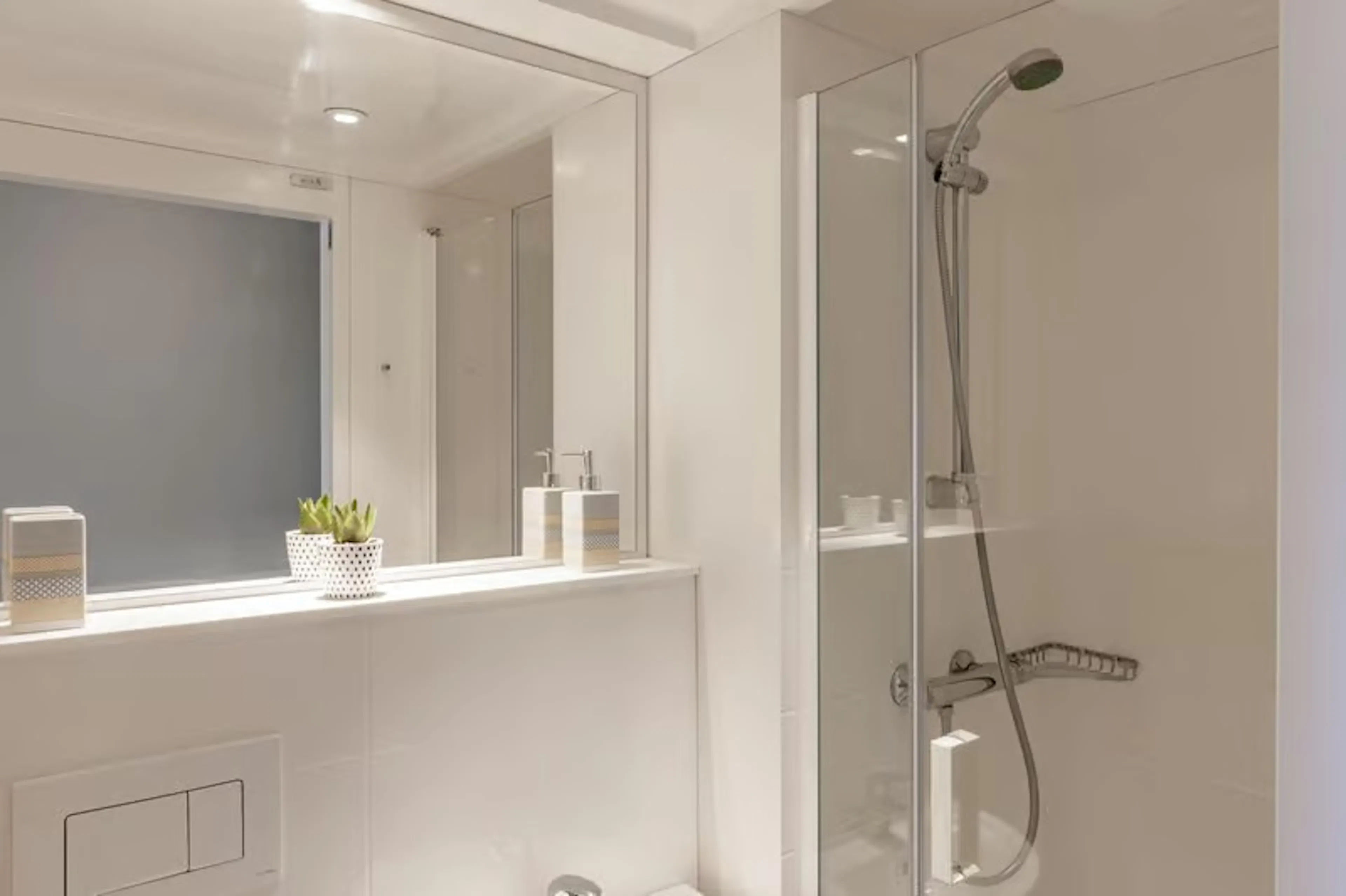 Classic Ensuite BATHROOM 4