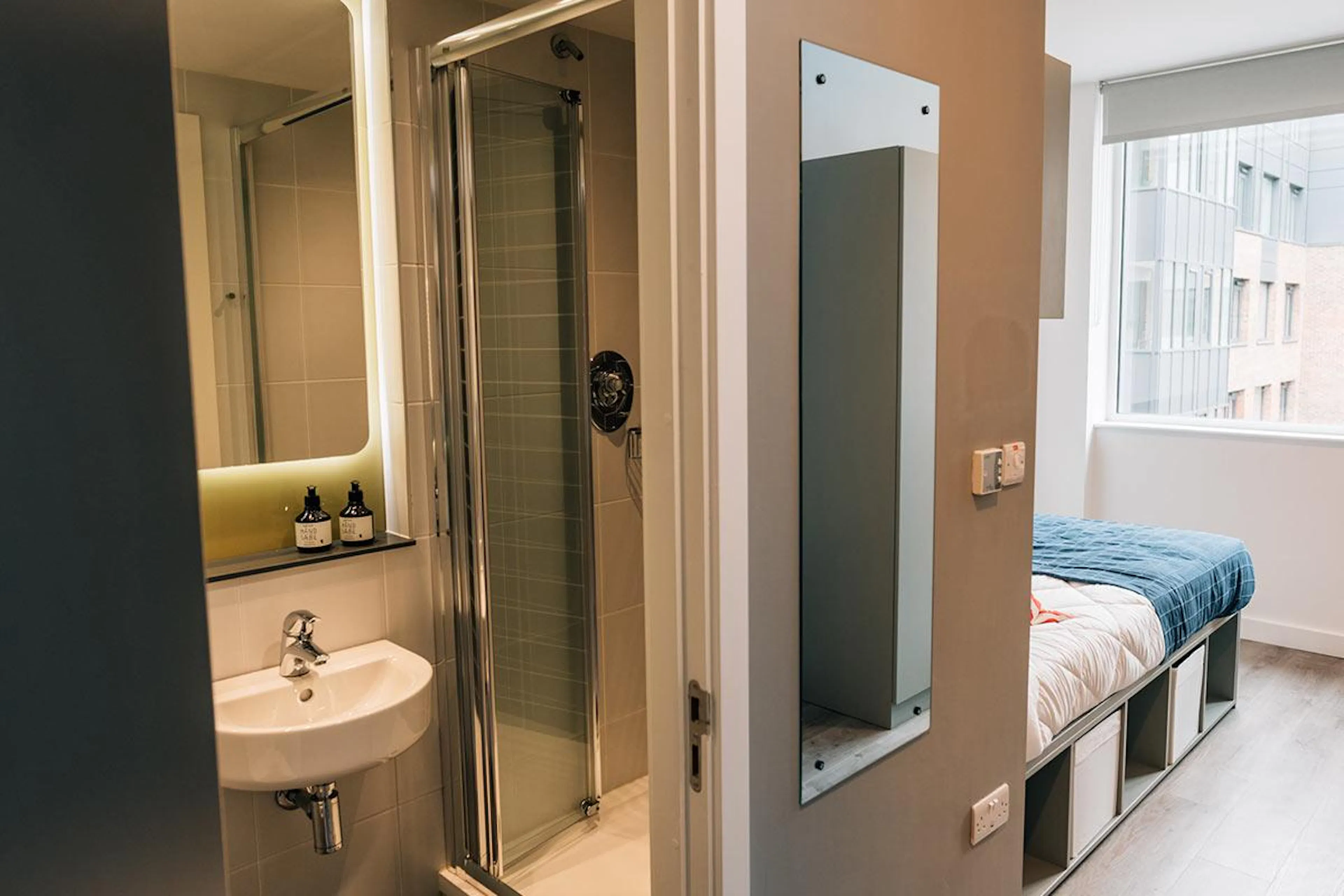 Classic Ensuite BATHROOM 3
