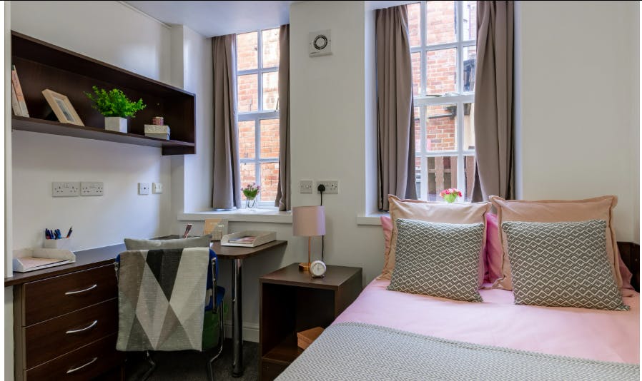 truro-sheffield-sheffield-Classic Room