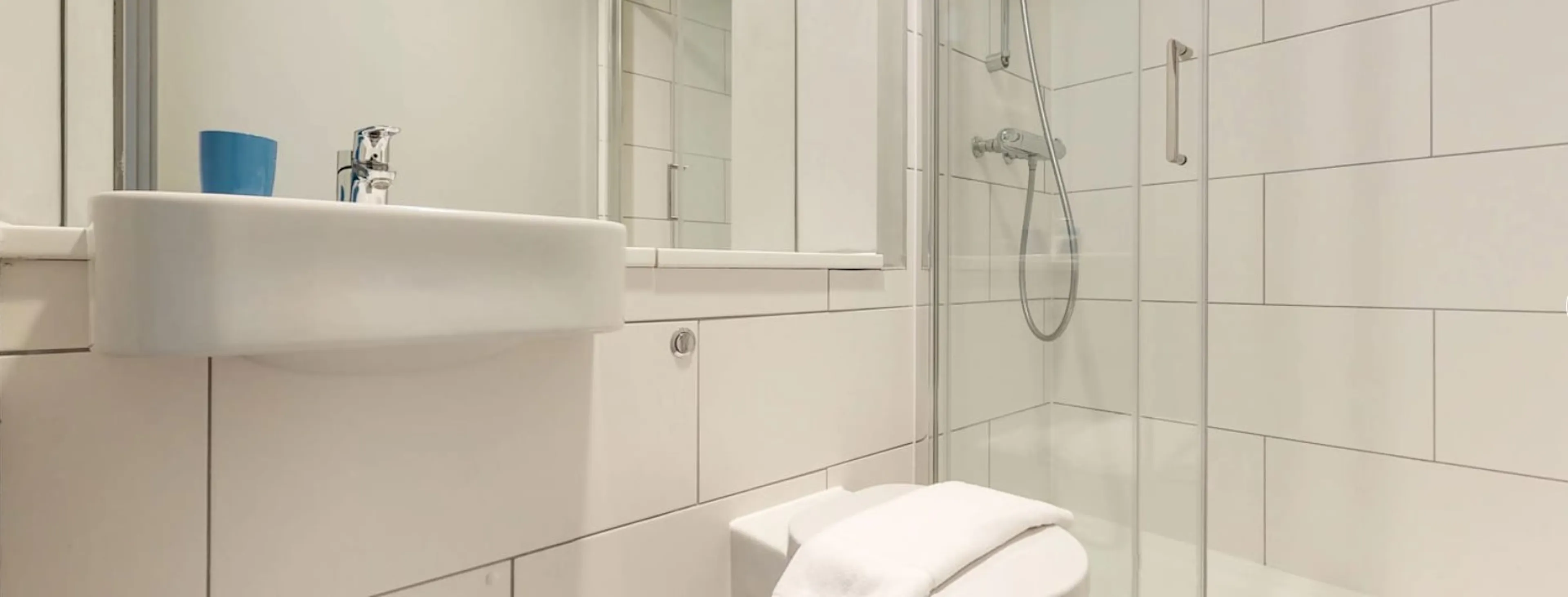 Platinum Studio BATHROOM 4