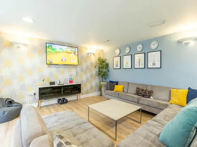 Classic Studio – Limited View room image 2
