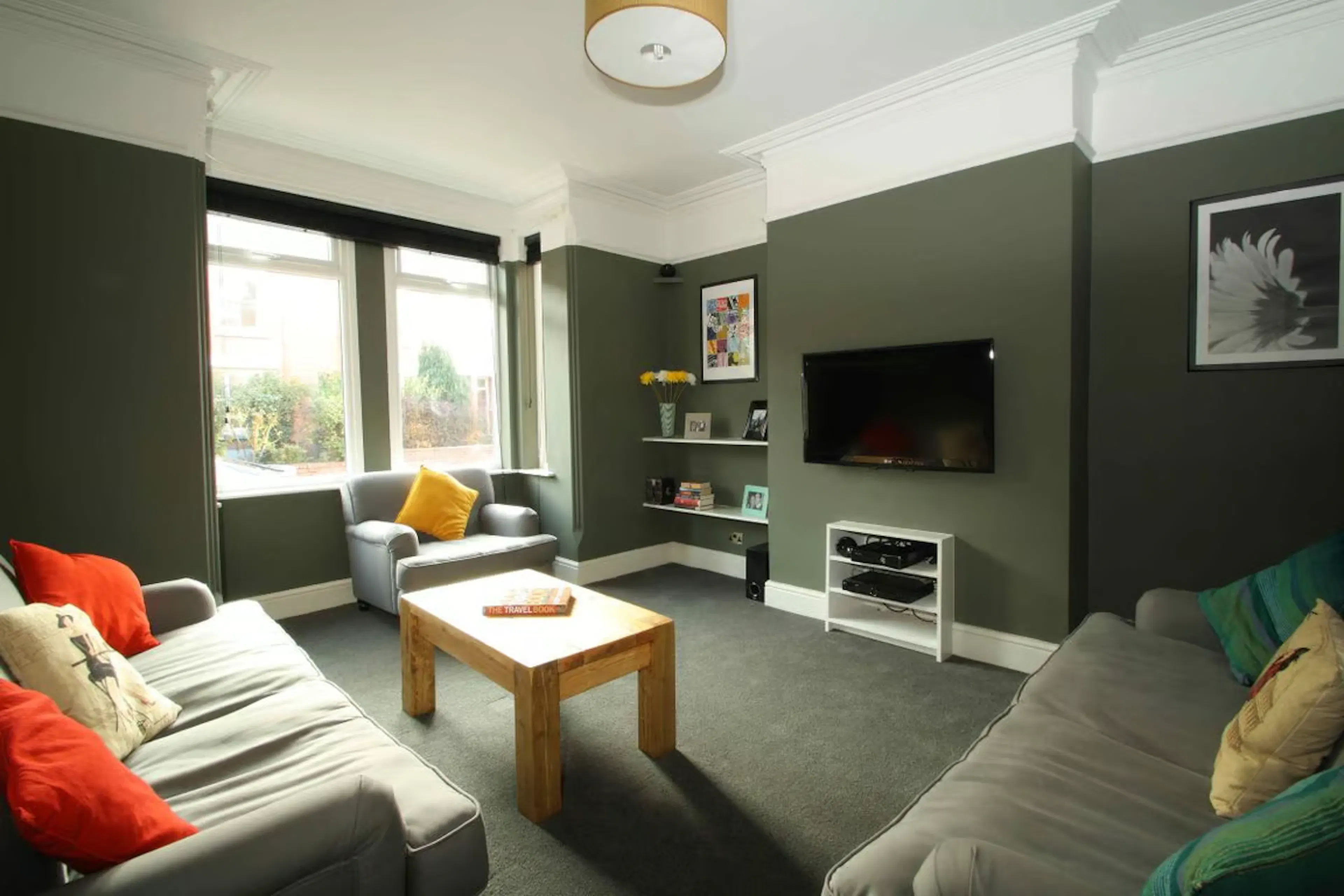 6 Bedroom Apartment COMMON_AREA 2