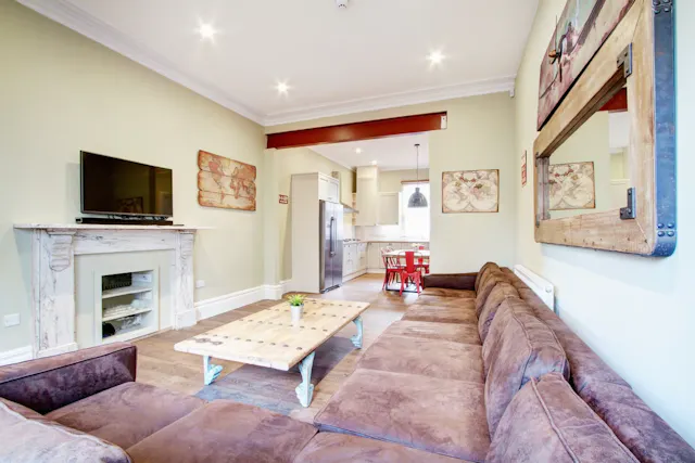 Flat 2, 7 Bedroom Apartment room image 1