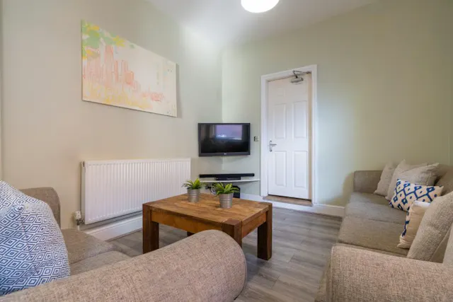 6 Bedroom Apartment room image 1