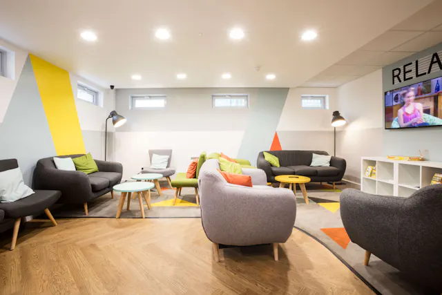 Ensuite: Three Bed Flat Medium High Double room image 1