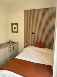 the-dolphin-southampton-Compact