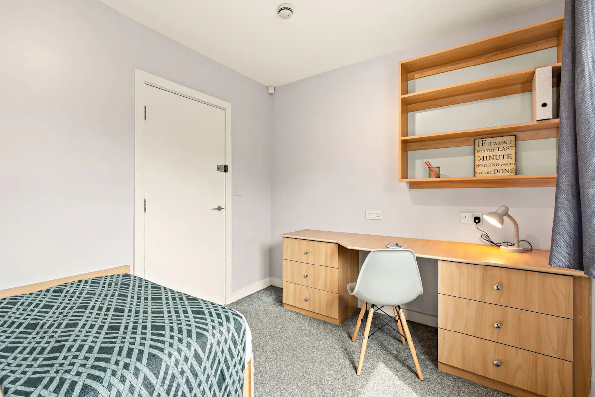 8 Bedroom Apartment COMMON_AREA