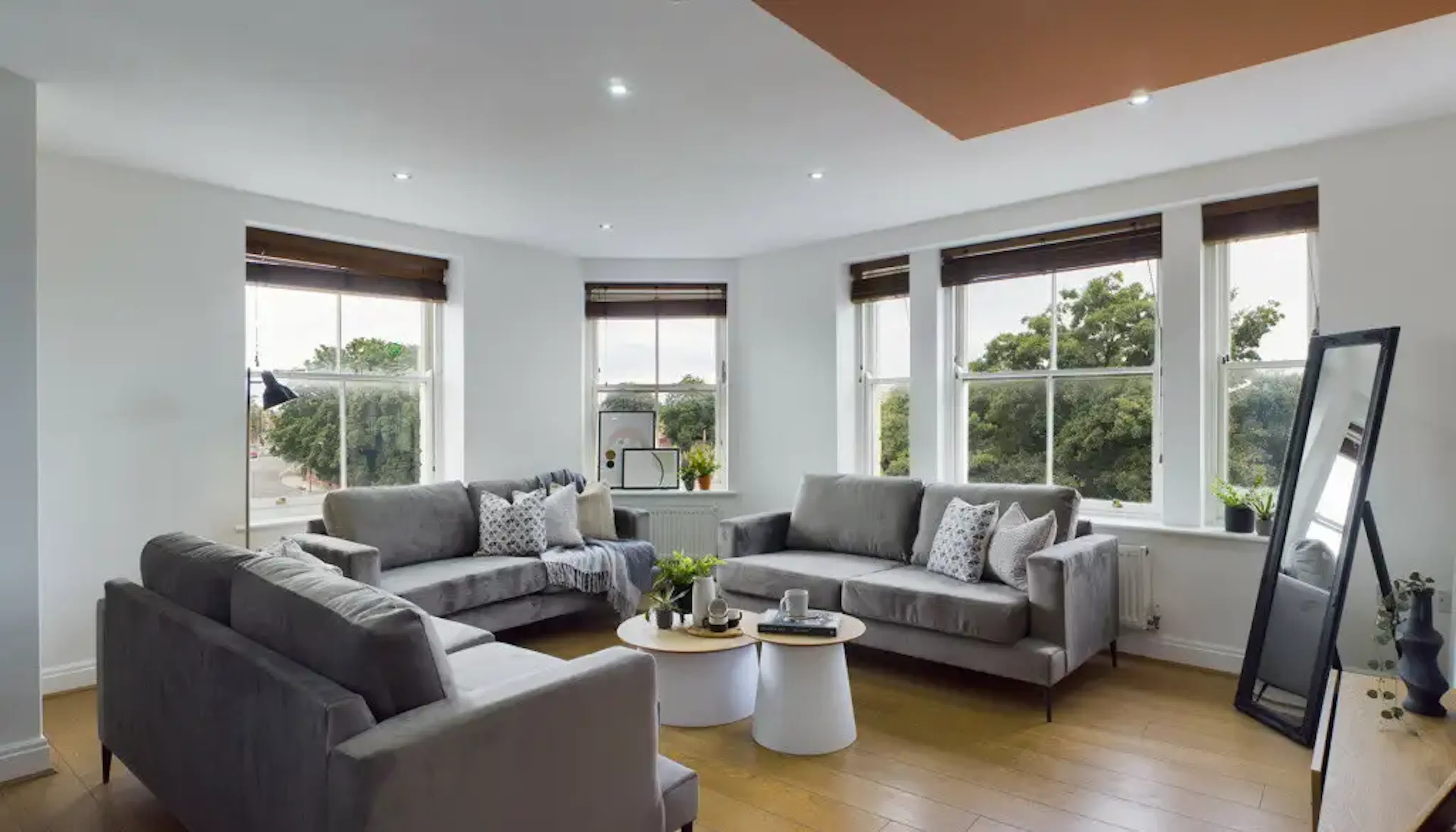9 Bedroom House COMMON_AREA 4