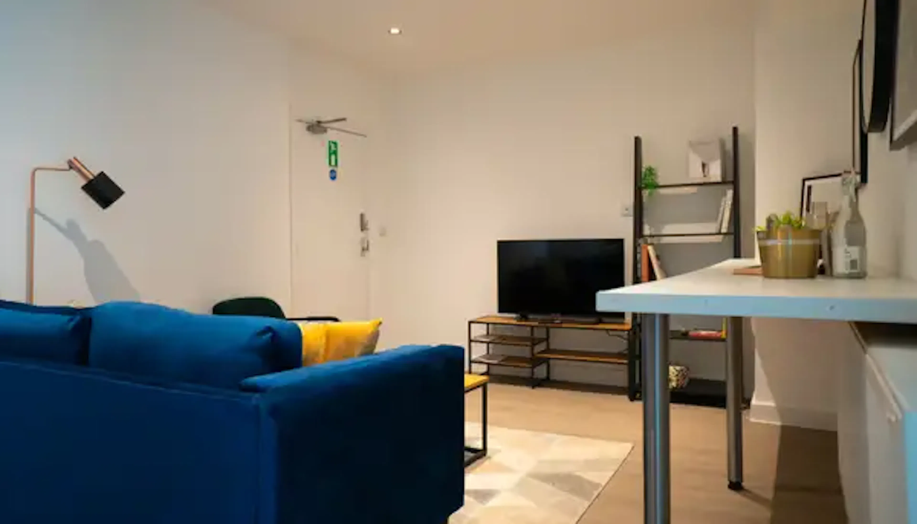 8 Bed House COMMON_AREA 3