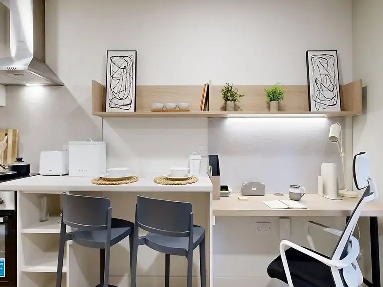 Deluxe Studio