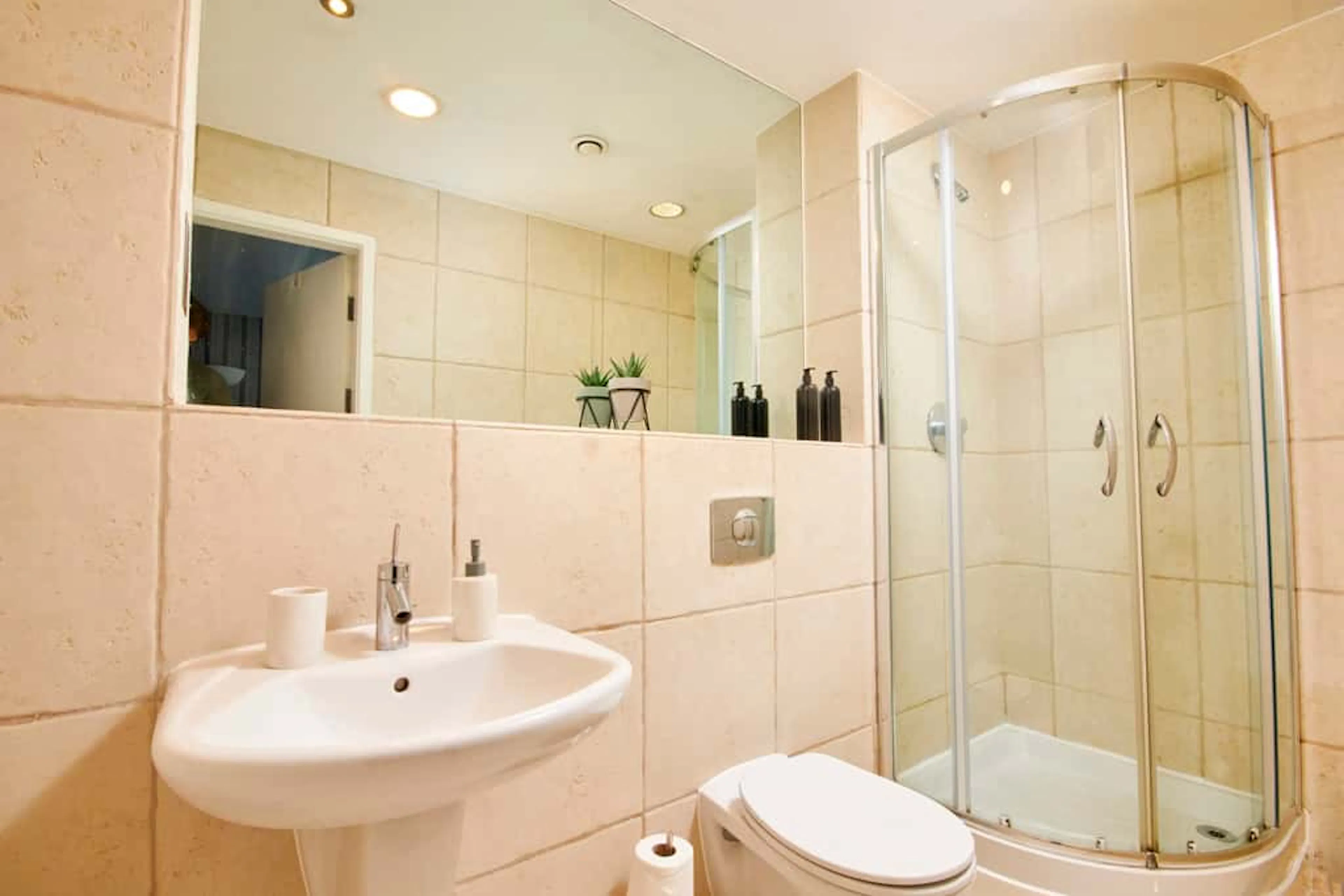 One room in 2 bedroom apartment BATHROOM 3